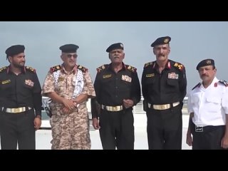 Визит командующего ВМС Йемена и “Ходейда Стандард“ на захваченный израильский корабль “Гэлакси лидер“