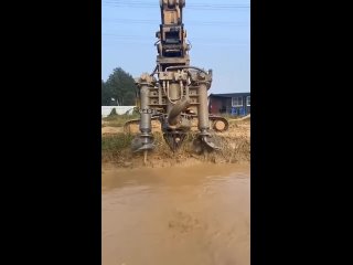 Мощнейшая техника для бурения под водой С спец отводом под воду (видео)