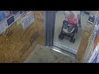 Женщина, которая оставила ребенка в лифте многоэтажки на Гидростроителей

По словам Оксаны – героини ролика – после совместного