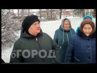 Жители поселка Азаново плачут у порога участковой больницы: “Нас оставляют без медицинской помощи”