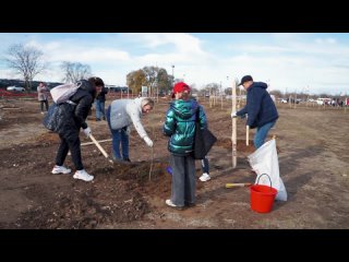 Участники акции высадили свыше 1000 деревьев и кустарников.