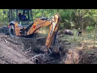 Сотрудники ОАО «Сыктывкарский Водоканал» рассказывают о том, как восстанавливали водопровод в городе Ровеньки