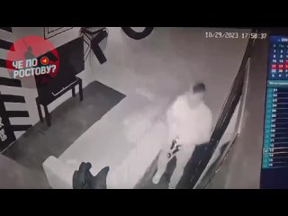 ❗В Ростове полиция ищет бородатого кавказца, который избил до полусмерти администратора компьютерного клуба!🤬