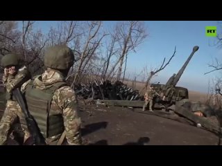 Russian ‘Grad’ MLRS and ‘Giatsint-B’ howitzers in action