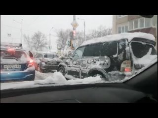 Заглохли или врезались: два авто блокировали движение в Южно-Сахалинске