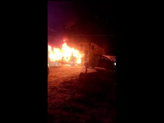 В Ленобласти водитель вывез объятый огнем прицеп со двора