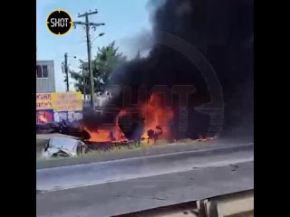 Момент огненного крушения самолёта на трассе города Тальке в Чили