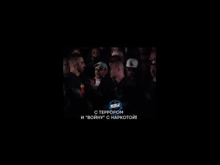 РОССИЯ VS США _ Легендарный рэп-баттл Oxxxymiron против Dizaster .mp4