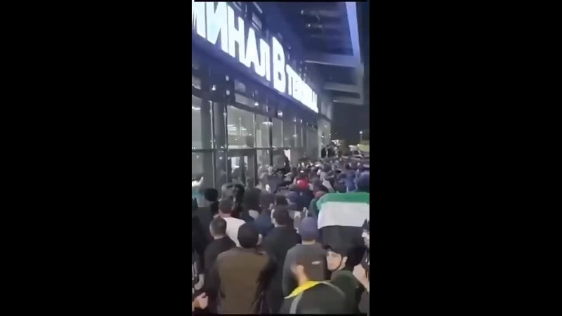 Demonstrators storm Dagestan airport searching for israeli passengers