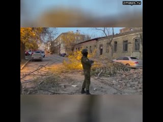 В Донецке при обстреле пострадало здание мин.труда. Есть убитые и раненые.