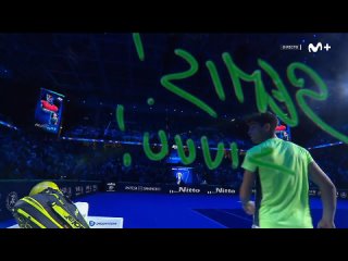 Теннисист Карлос Алькарас после победы в матче пишет на камере «Сиууу»