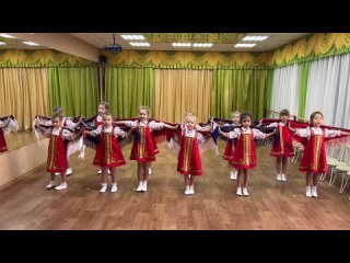 БДОУ “Центр развития ребенка- детский сад №96“, танцевальный коллектив “Детство“, 12 человек,6 лет.
