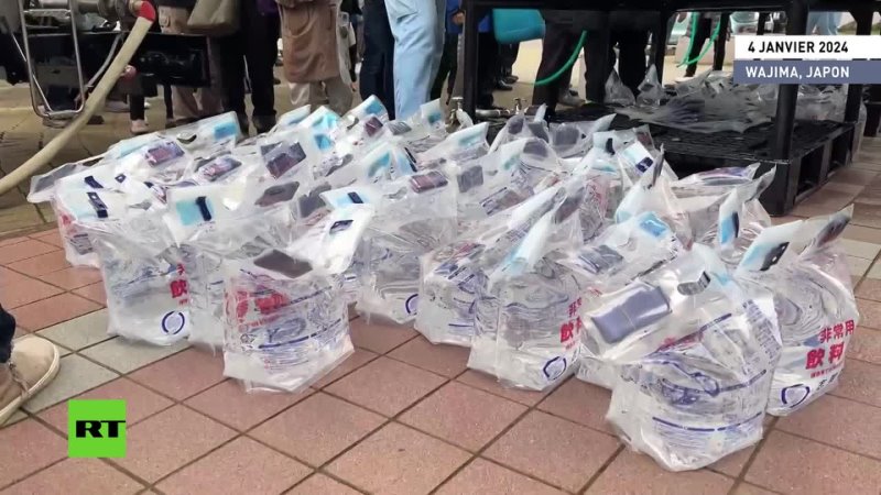 Japon : les victimes du tremblement de terre font la queue pour laide humanitaire à