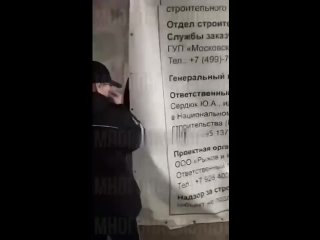 Мигранты избили в московском  метро женщину контролёра