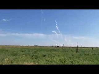 Удар ВСУ ракетами “HIMARS“ которые наши ПВОшники успешно сбили. Ещё был прилет “Storm Shadow“ в пустое поле