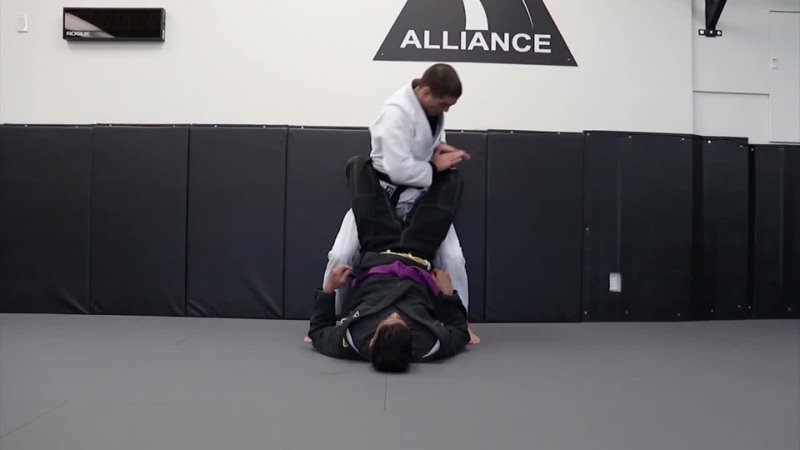 Thomas Lisboa Closed guard pass 3 Breaking Closed Guard With Two Hands On The Leg Basic Knee Cut