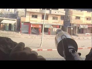 🇵🇸⚔️🇮🇱Уличные бои: ХАМАС расстреливает бронетехнику и солдат Израиля 
▪️Новые кадры расстрела техники и солдат ЦАХАЛ силами ХАМА