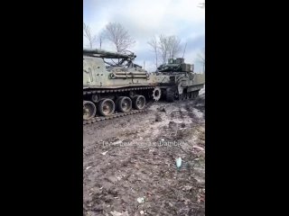 Эвакуация еще одной подбитой под Авдеевкой  украинской БМП M2A2 Bradley американского производства