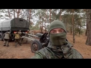 Российские десантники несмотря на сложность ремонтных работ, в полевых условиях восстанавливают технику, которая получила повреж