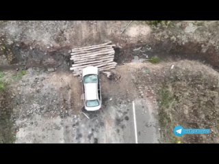 Un drone kamikaze ennemi a attaqué une voiture civile, le conducteur est mort - le drone des forces armées ukrainiennes ne perme
