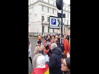 🇪🇦🇬🇧 Cientos de españoles se manifiestan en Londres contra el golpe de estado de Sanchez hoy