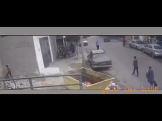 По зарубежным каналам распространяется видео, как сообщается, недавнего авиаудара ВВС Израиля по городку Дейр-эль-Балах в сектор