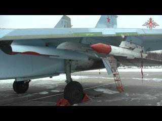 Итребитель Су-35 ВКС России выполнил боевую задачу и ун?