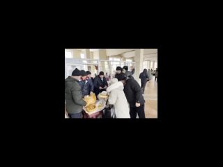 Казахстанцы на станции Шу организовали еду и уют для пассажиров