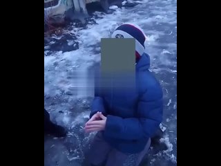 Красноярские подростки заставили 13-летнего школьника целовать ноги и извиняться