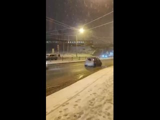 Снежный апокалипсис в Екатеринбурге: да дорогах ДТП и пробки