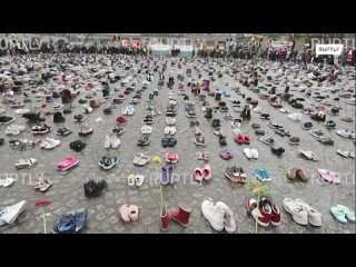 “ Estos niños podían caminar con estos zapatos”: se celebró una manifestación en Amsterdam en memoria de los niños asesinados en