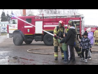 Для детей участников СВО провели экскурсию в пожарно-спасательную часть