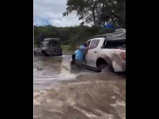 Idiots in cars - Well atleast he tried. Well atleast he tried.