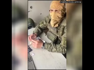 Видео о том, какие шоколадки можно найти в зоне боевых действий.   Грустно, но вкусно…