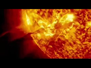 На Солнце произошла сильная вспышка и широкий выброс корональной массы