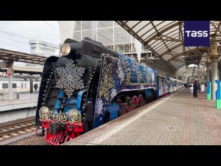 La empresa Ferrocarriles Rusos present un nuevo tren de Pap Noel en una de las estaciones de Mosc