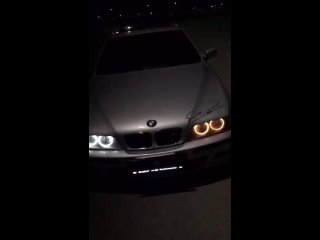 Смотреть_до_конца__bmw_e39_m__пушка____Бмв_рулит_мерс_в_сторонке_курит__________27122023153859_MPEG-4 (720p).mp4