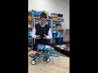 Школьник из Ингушетии изобрёл робота-официанта Гошу