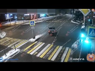 Калининградец врезался в ограждение на Горького и почти уехал с места аварии на такси