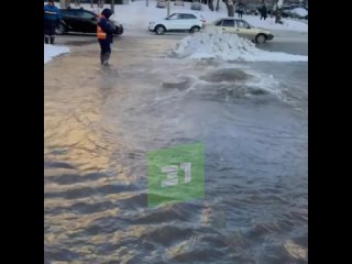 На 40-летии Победы произошло серьезное повреждение водовода. Жителей просят сделать запас воды