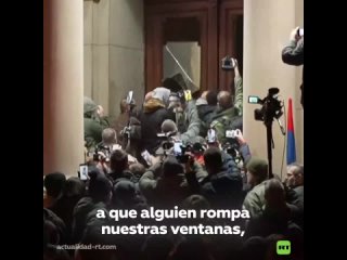Vucic se pronuncia luego que manifestantes intentaran irrumpir en el Parlamento serbio