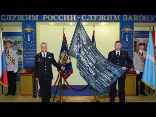 В Ульяновске участковые уполномоченные полиции встретили флаг-символ 100-летия службы