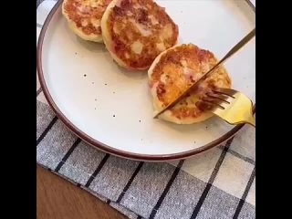 ♨️ Готовим сырники с ветчиной и сыром на завтрак 😋