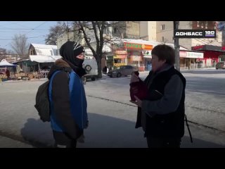 Бойцы студотрядов раздарили тепло и сладкие подарки водителям общественного транспорта в морозный январь
