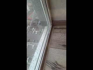 Вода льёт через окно дома на Лисина, 16А