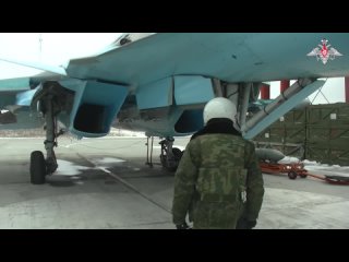 Экипаж истребителя-бомбардировщика Су-34 уничтожил скопление живой силы противника на Купянском направлении