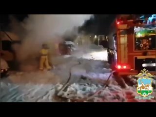В Башкирии сотрудники полиции помогли потушить загоревшийся на парковке в Нефтекамске автомобильВ ночное время в городе Нефт