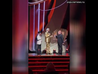 В Москве по традиции отгремела премия «Золотой граммофон». Ведущим церемонии стал Филипп Киркоров.
