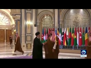 🇸🇦🇮🇷 Vor Beginn des heutigen Gipfels wurde Irans Präsident Raisi vom Saudischen Kronprinz Bin Salman persönlich begrüßt