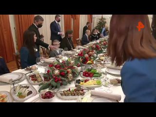 Путин вместе с родственниками погибших героев СВО посетил рождественскую службу в храме Спаса Нерукотворного Образа в подмосковн